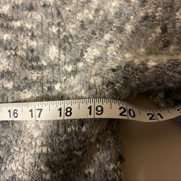 Alfred Dunner women’s mohair gray and white pearl buttons cardigan size small - Picture 4 of 9